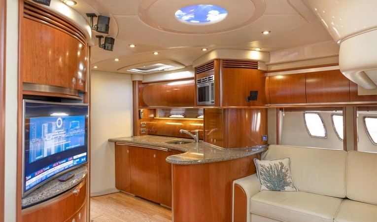 52 Sea Ray Salon fwd / galley