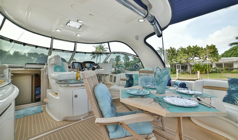 52 Sea Ray Cockpit fwd