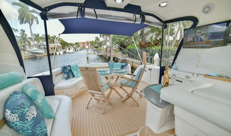52 Sea Ray Cockpit aft & enclosure