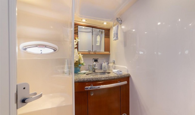 52 Sea Ray Master head