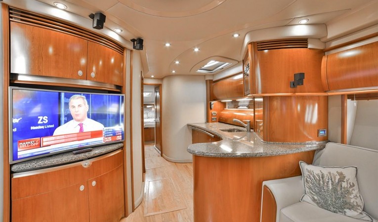 52 Sea Ray Main salon fwd