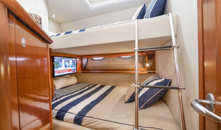 52 Sea Ray VIP stateroom