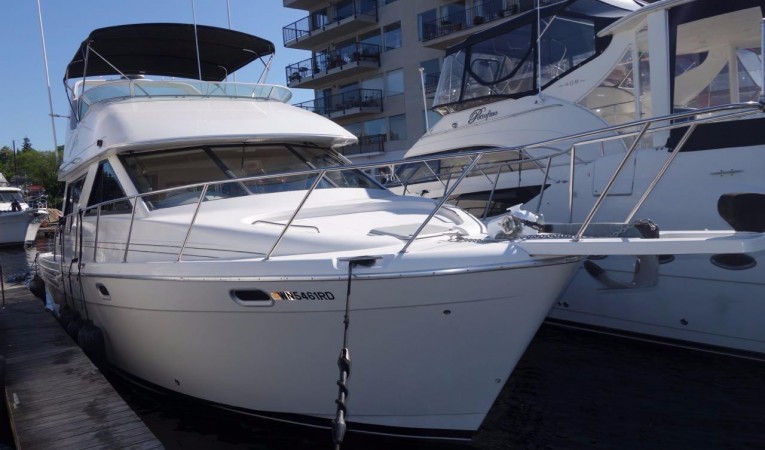 39 Bayliner Bow View (Starboard)