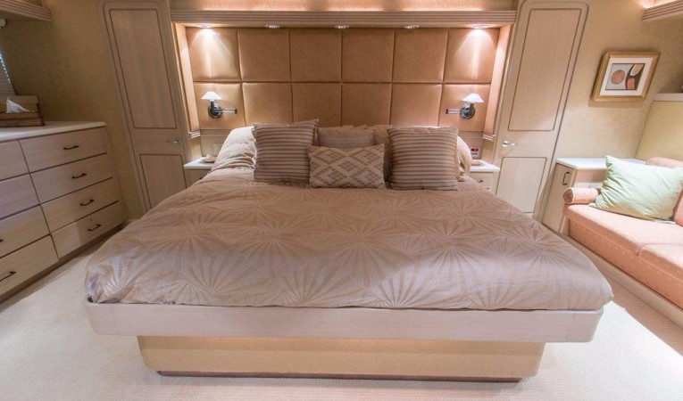 103 Westship MASTER STATEROOM
