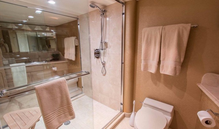 103 Westship MASTER "HIS & HERS" BATH