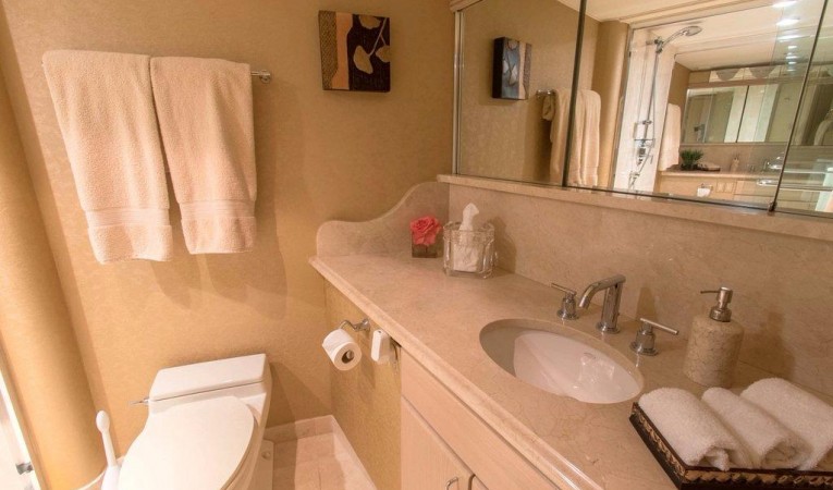 103 Westship MASTER BATH