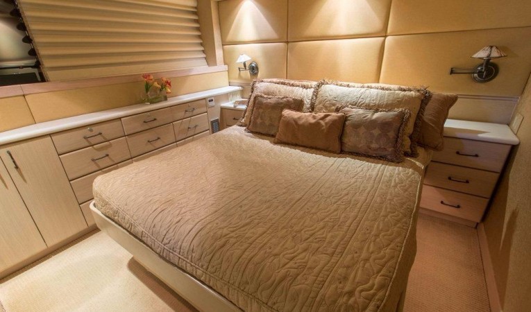 103 Westship STARBOARD GUEST S/R