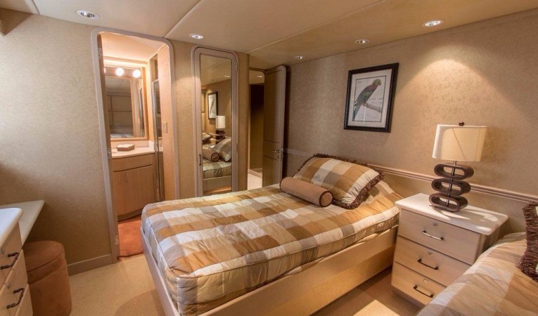 103 Westship PORT GUEST S/R