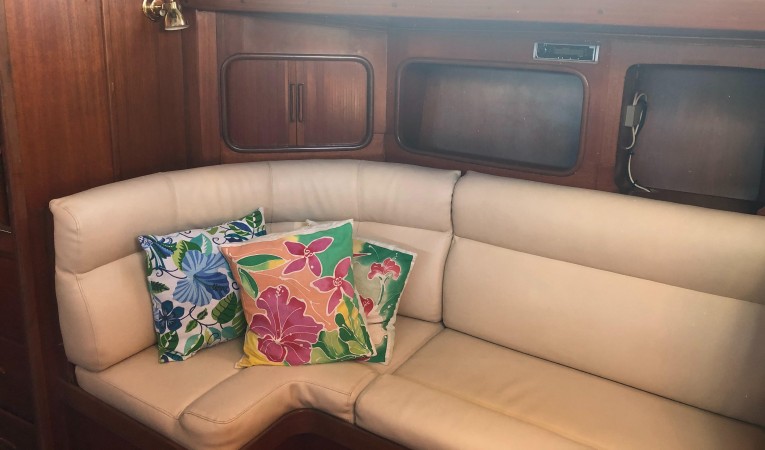48 Tayana Starboard side settee