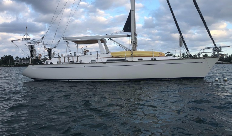 48 Tayana Profile  starboard side
