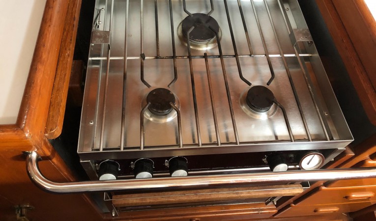 48 Tayana Force 10 stove 3 burners and oven
