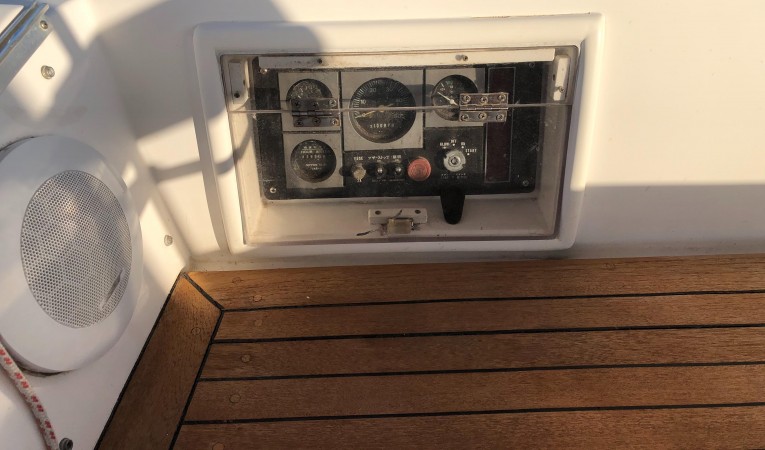 48 Tayana Engine instrument panel