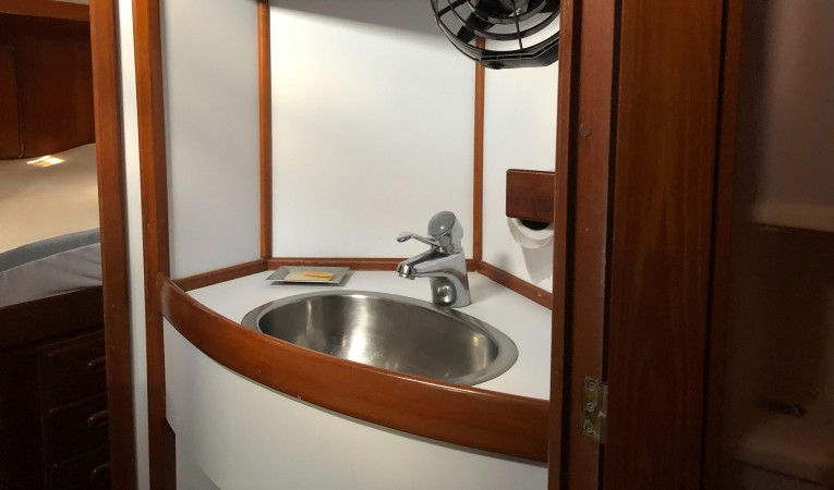 48 Tayana Aft head with vanity