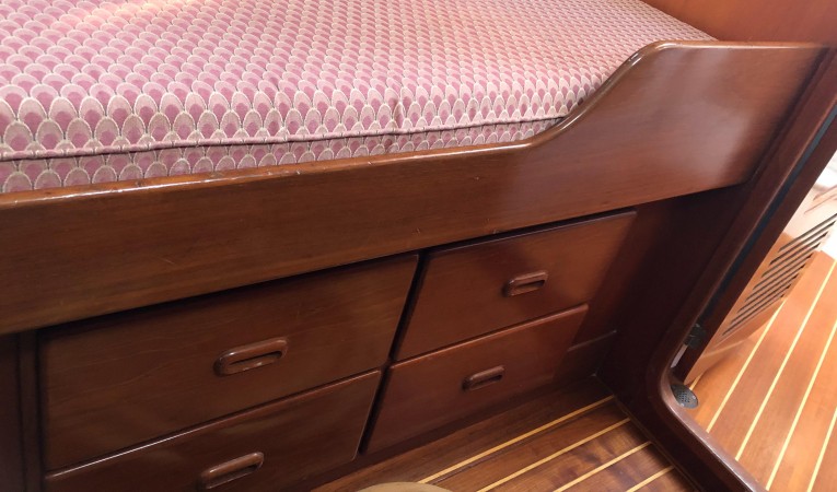 48 Tayana Pullman berth with drawers under