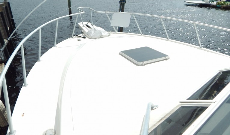 38 Blackfin Foredeck