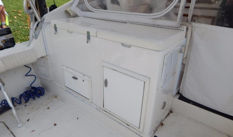 38 Blackfin Prep Tackle Station