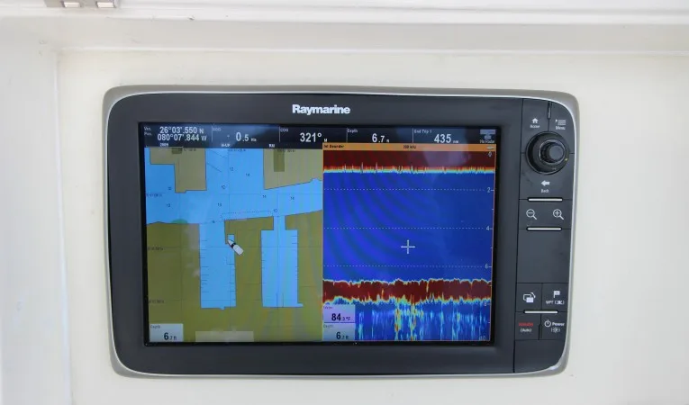 23 Contender Split Screen Chart Plotter & Sounder
