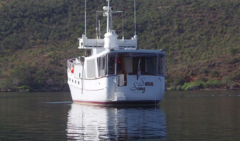 58 Roughwater Stern view