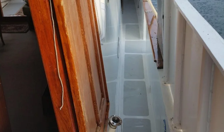 58 Roughwater Port side deck