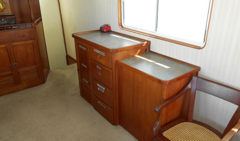 58 Roughwater Salon starboard