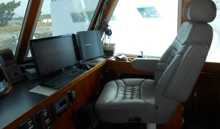 58 Roughwater Pilothouse seat