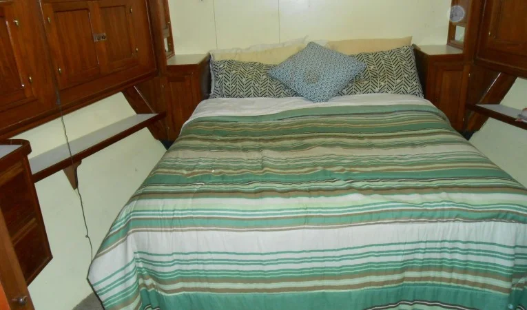 58 Roughwater Master stateroom