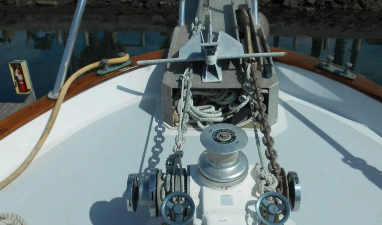 58 Roughwater Windlass and anchors