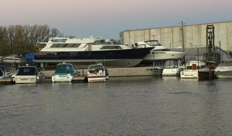 91 Broward EXTERIOR PIX-"LA ISLA" AT YARD