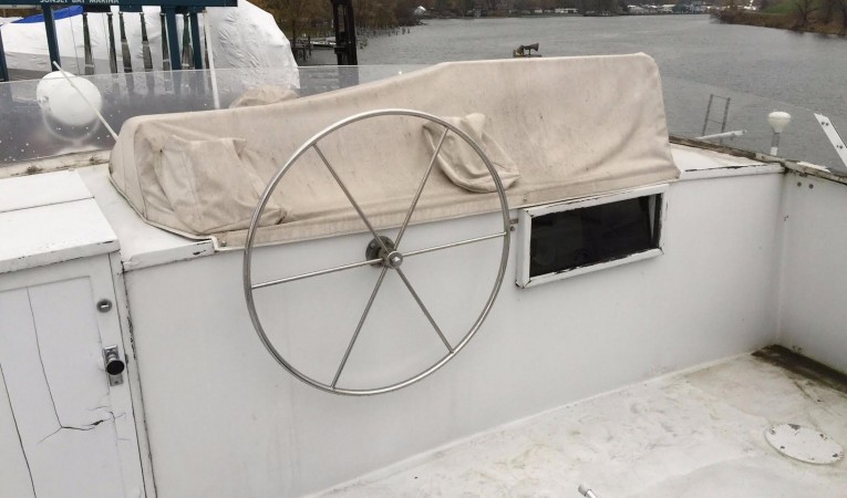 91 Broward FLY BRIDGE HELM