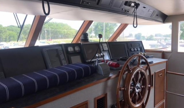 91 Broward PILOT HOUSE