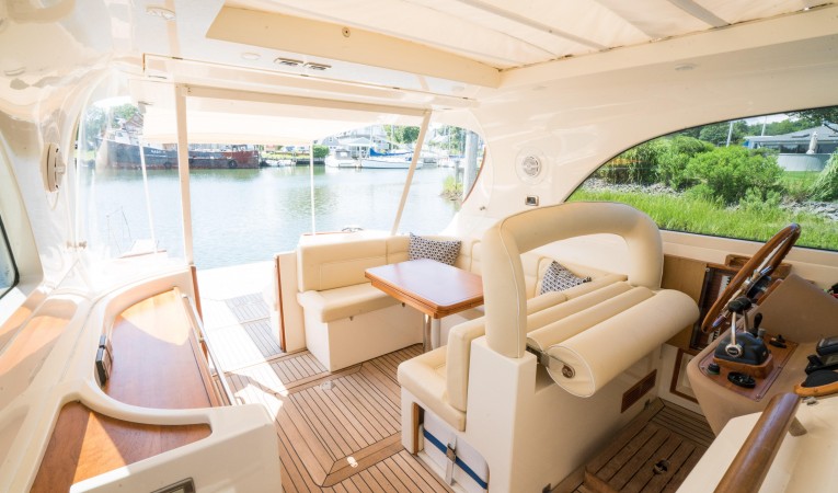 44 Mochi Craft Helm Deck