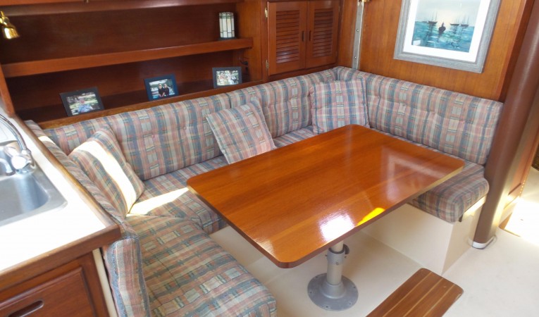 38 Catalina Dinette