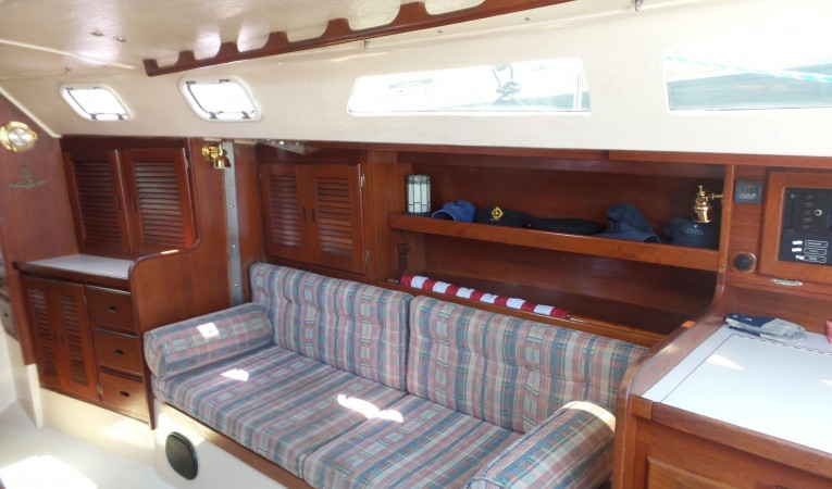 38 Catalina Settee
