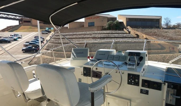 61 Hatteras Upper Helm