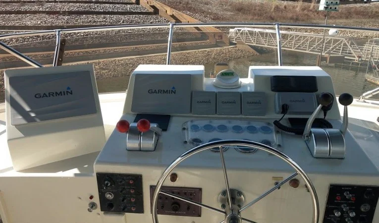 61 Hatteras Upper Helm 2