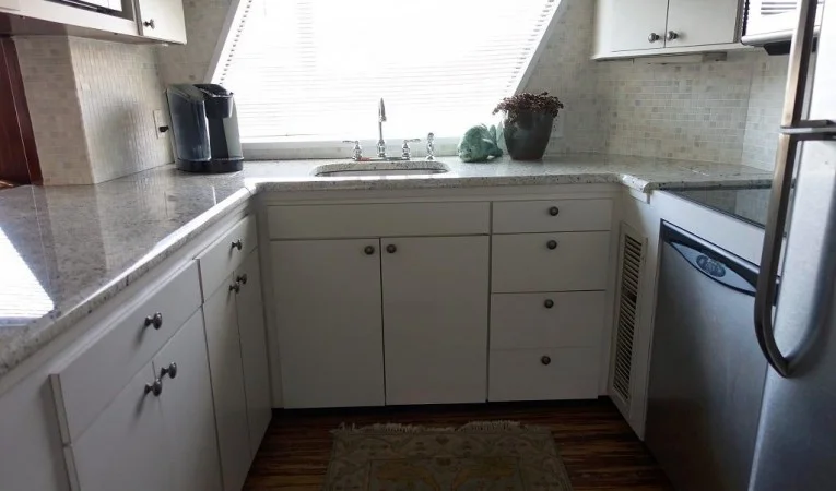 61 Hatteras Galley 4