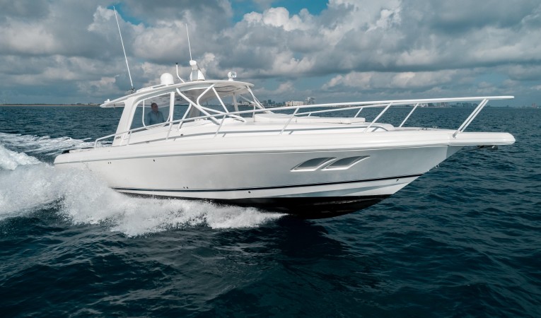 39 Intrepid Stbd Profile