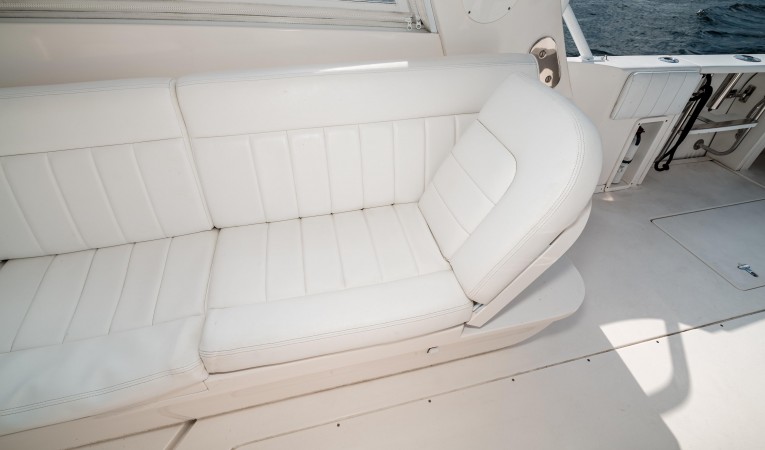 39 Intrepid Electric Bench Seat