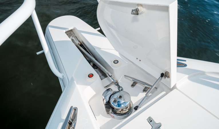 39 Intrepid Windlass