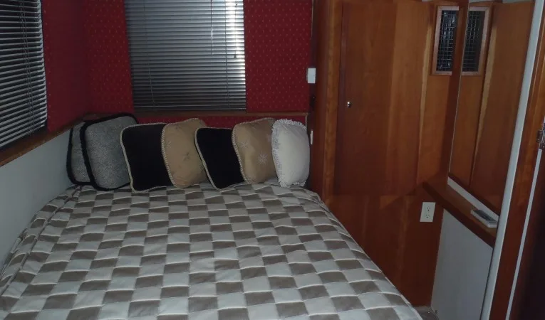 35 Silverton Master stateroom