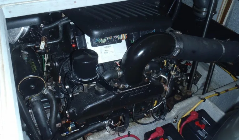 35 Silverton Stbd engine