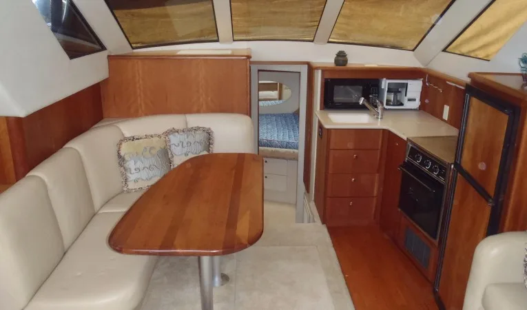 35 Silverton Salon fwd