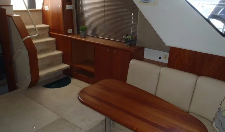 35 Silverton Salon aft