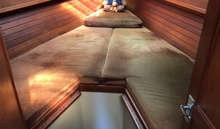 39 CAL Forward Berth