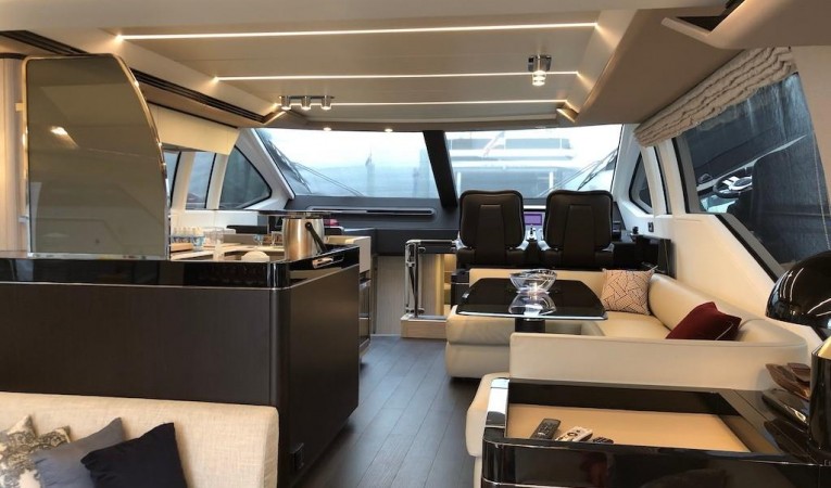 66 Azimut Main Salon Forward