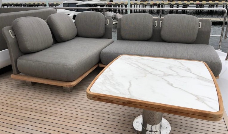 66 Azimut Flybridge Aft Facing Couches