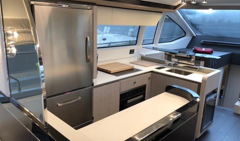66 Azimut Galley Forward