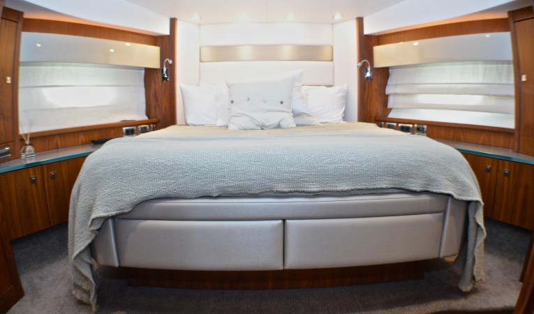 74 Sunseeker VIP Cabin