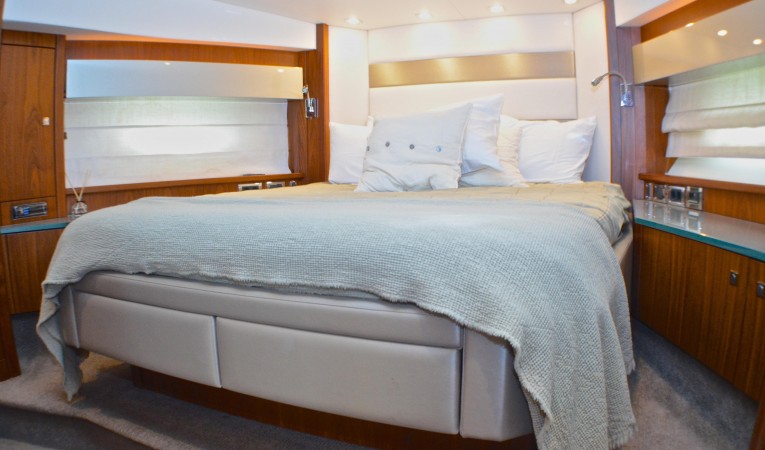 74 Sunseeker VIP Cabin