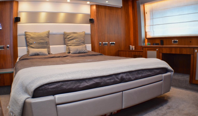 74 Sunseeker Master Cabin